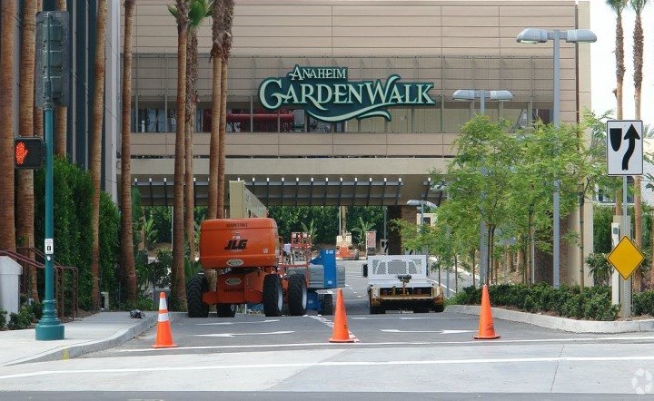 U S Stc Management Acquires Anaheim Gardenwalk For 80 Million